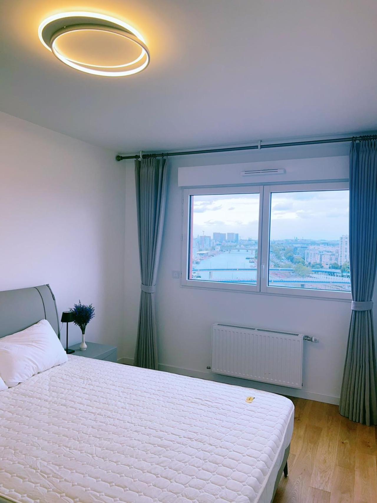 Vu Seine Duplex Apartment